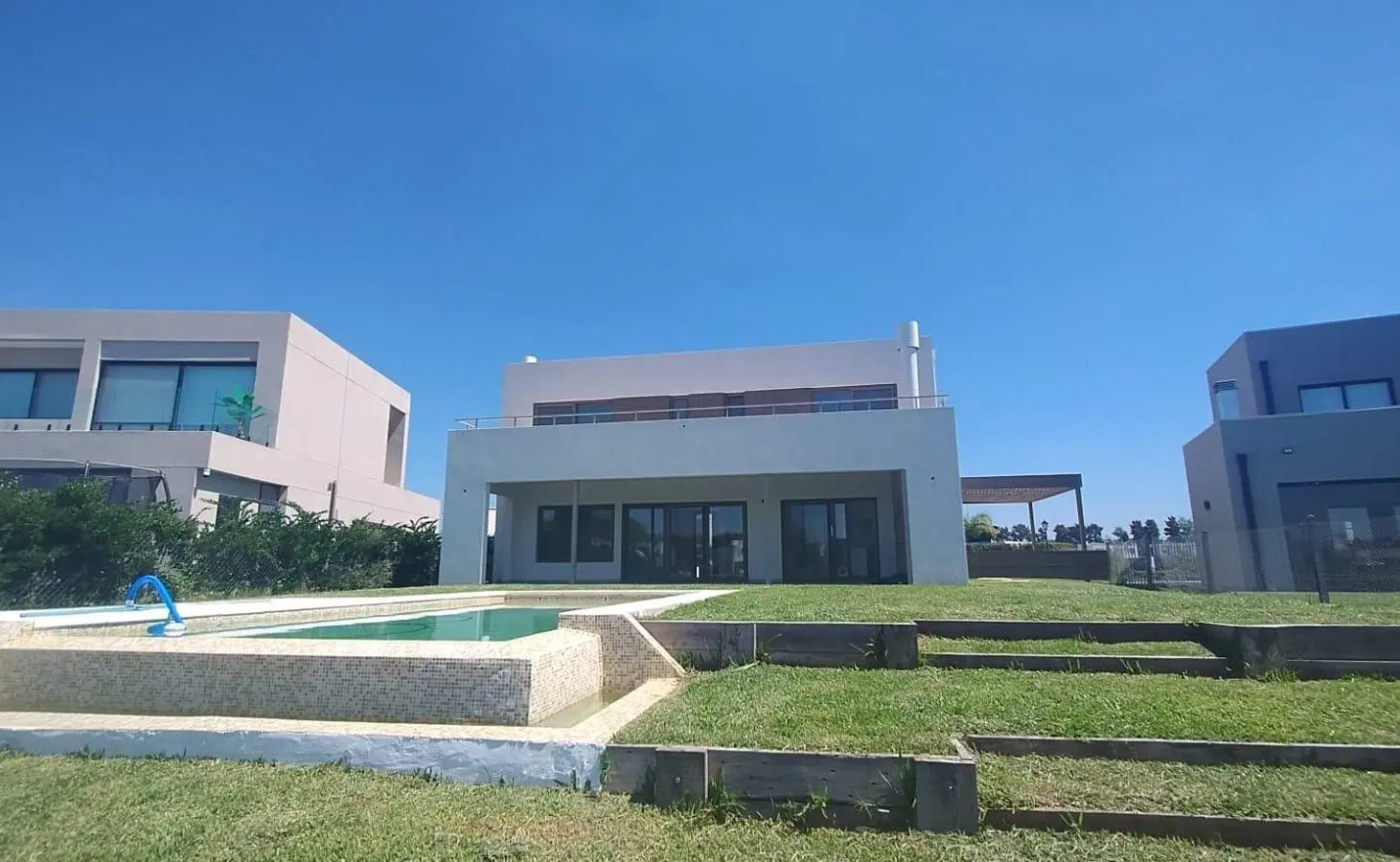 Casa a estrenar en Barrio Cerrado Santa Ana, lote a la laguna con pileta . Villanueva, Tigre. 3