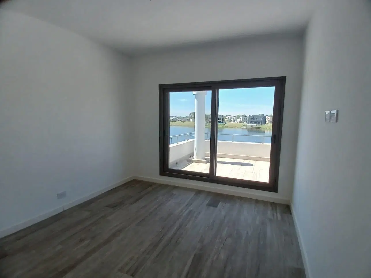 Casa a estrenar en Barrio Cerrado Santa Ana, lote a la laguna con pileta . Villanueva, Tigre. 5
