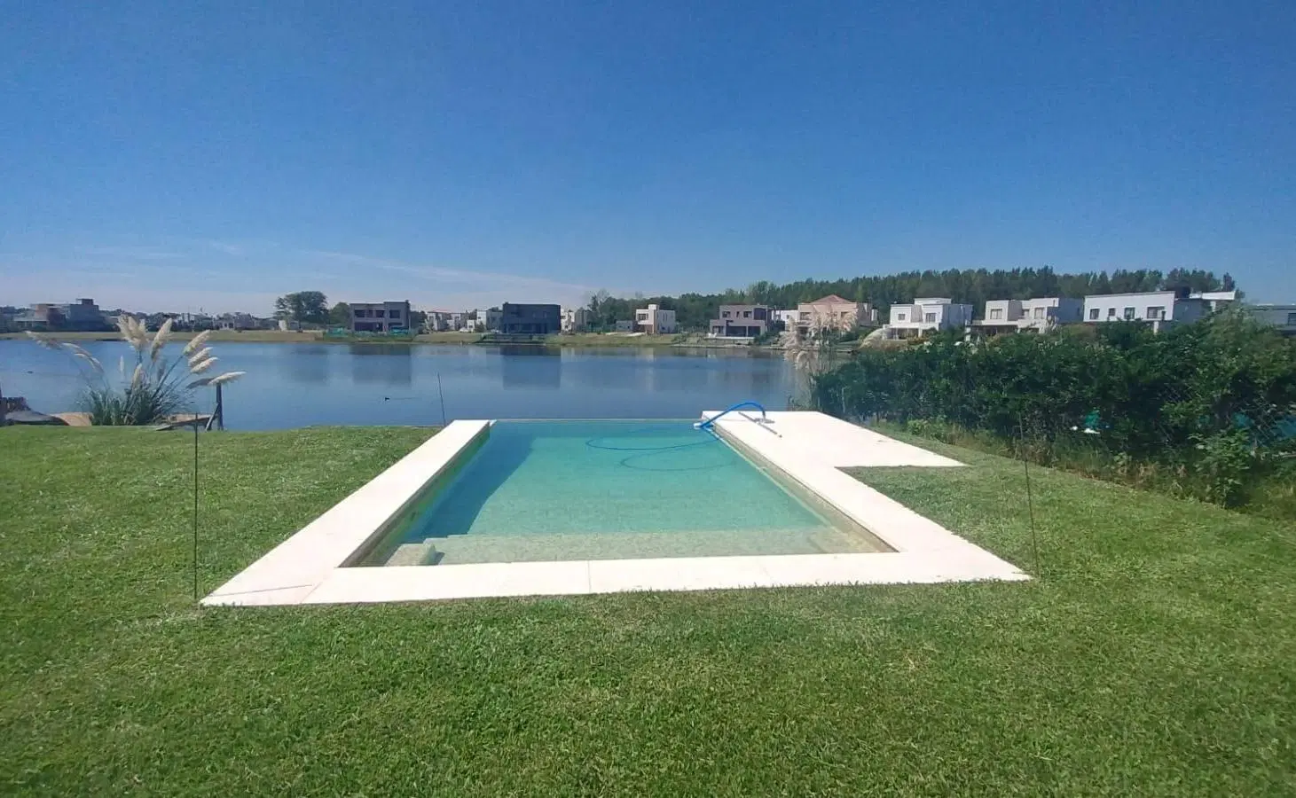Casa a estrenar en Barrio Cerrado Santa Ana, lote a la laguna con pileta . Villanueva, Tigre. 4