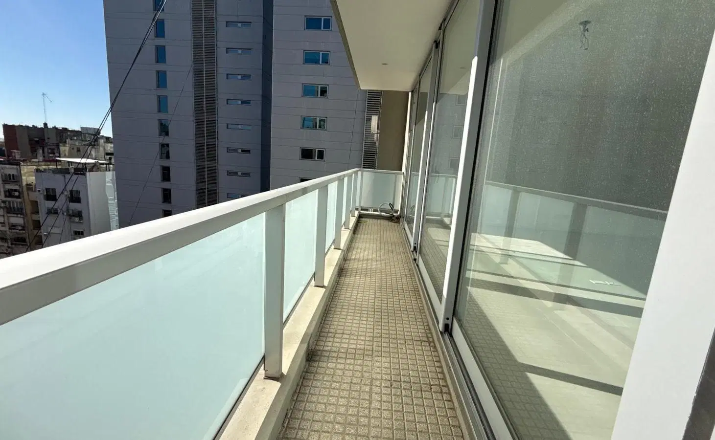 Departamento de un ambiente amplio divisible hasta 3 ambientes con terraza y amenities- Retiro 2