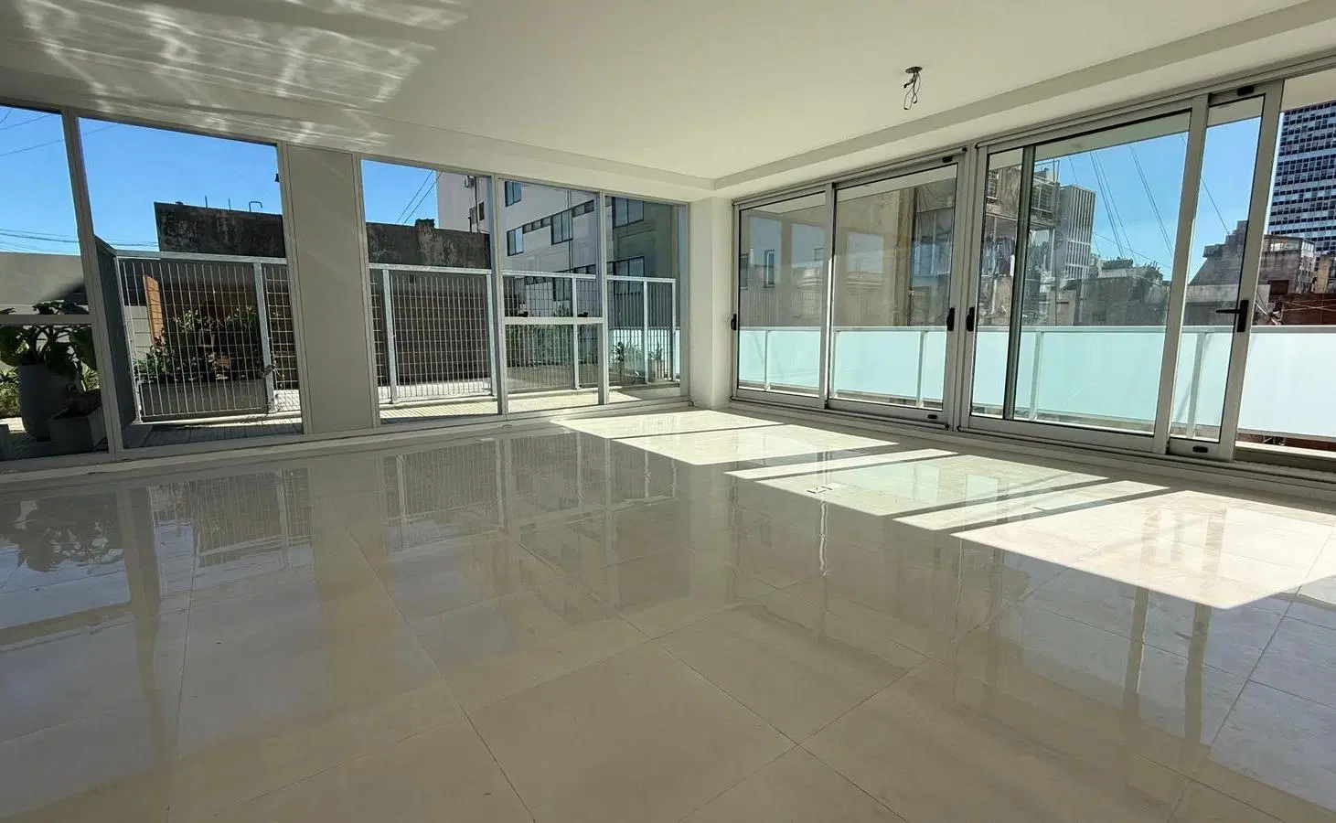 Departamento de un ambiente amplio divisible hasta 3 ambientes con terraza y amenities- Retiro 4