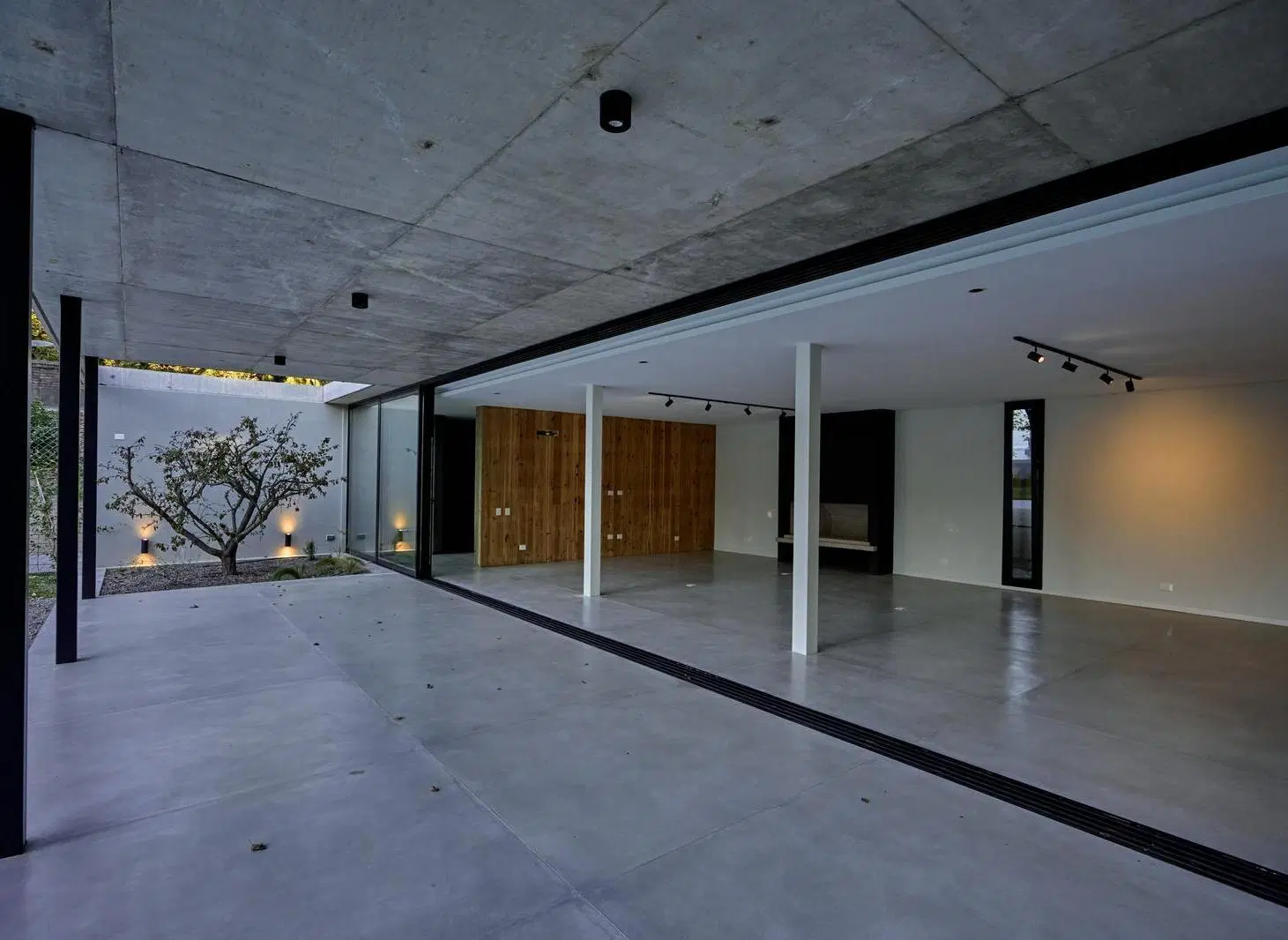 Casa a estrenar en Venta - Las Lomas de San Isidro. 4 dormitorios en Suite. Pileta. 3