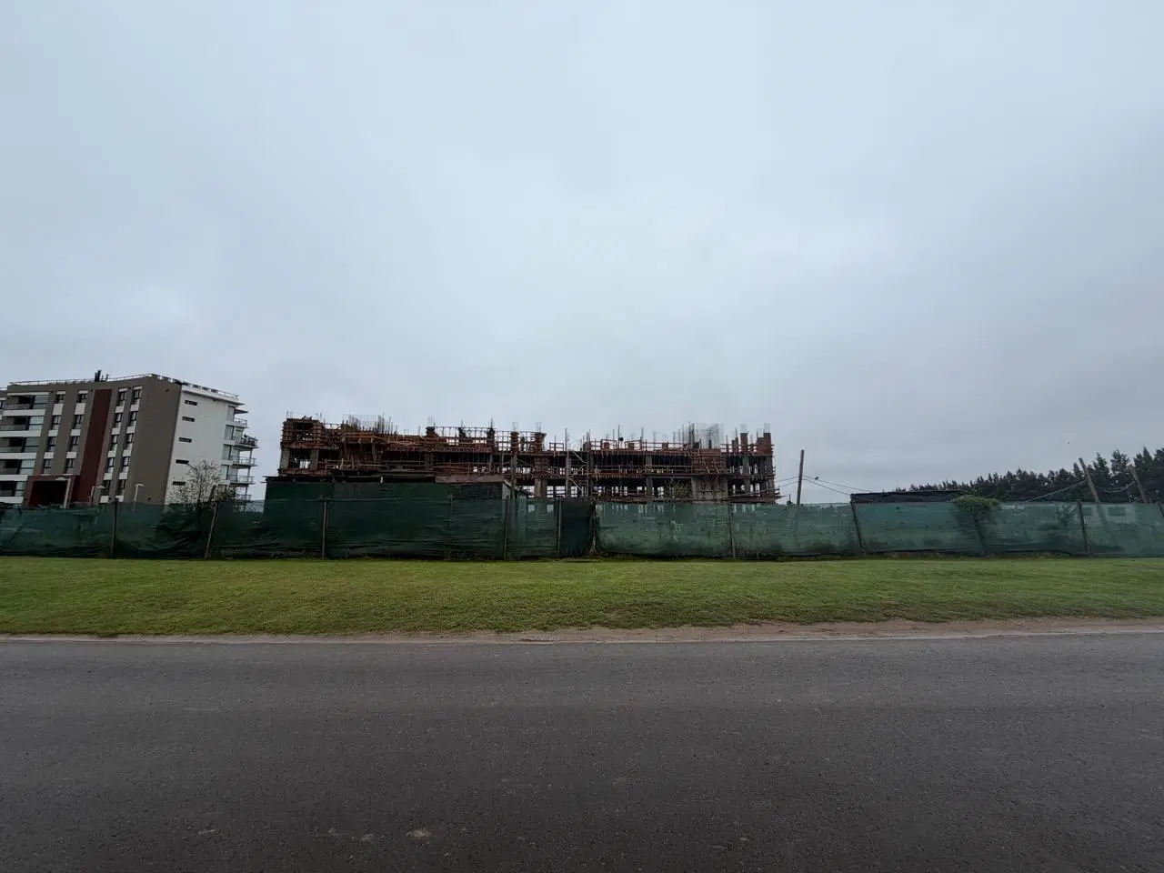 Venta departamento dos ambientes moderno en construcción con vista a laguna- Terralagos 5
