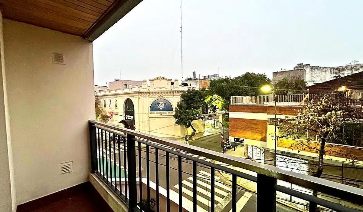 Departamento en venta/alquiler de 2 ambientes al frente con balcón 3