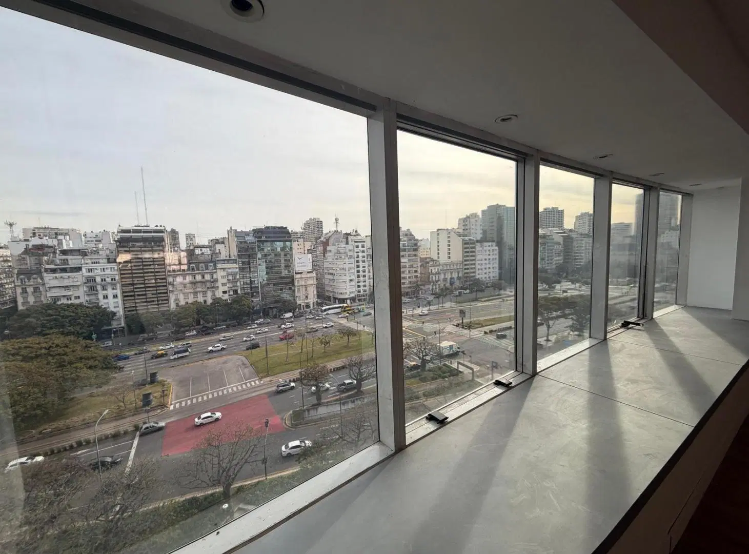 Oficinas con cochera en Venta - Retiro 3