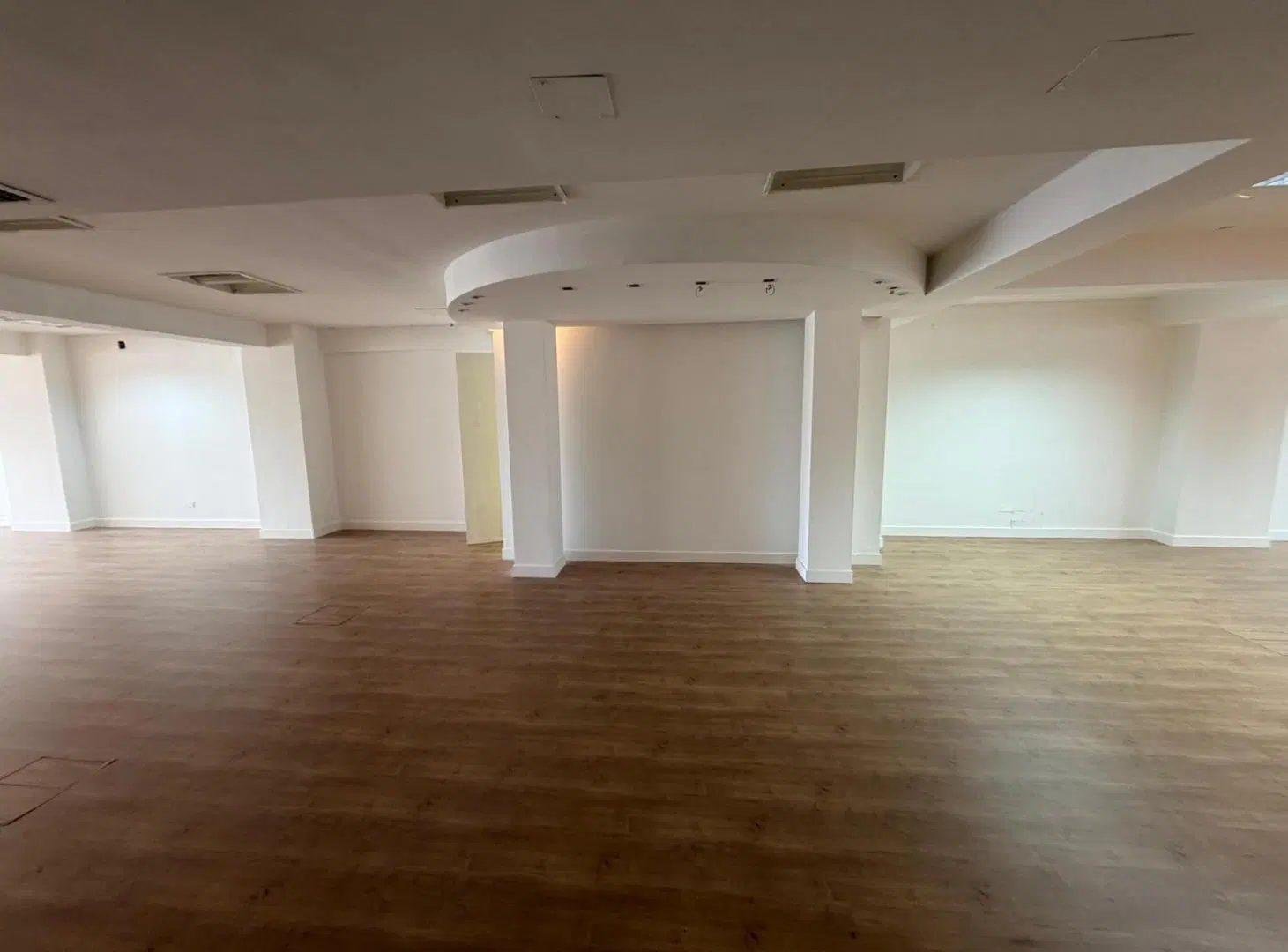 Oficinas con cochera en Venta - Retiro 2