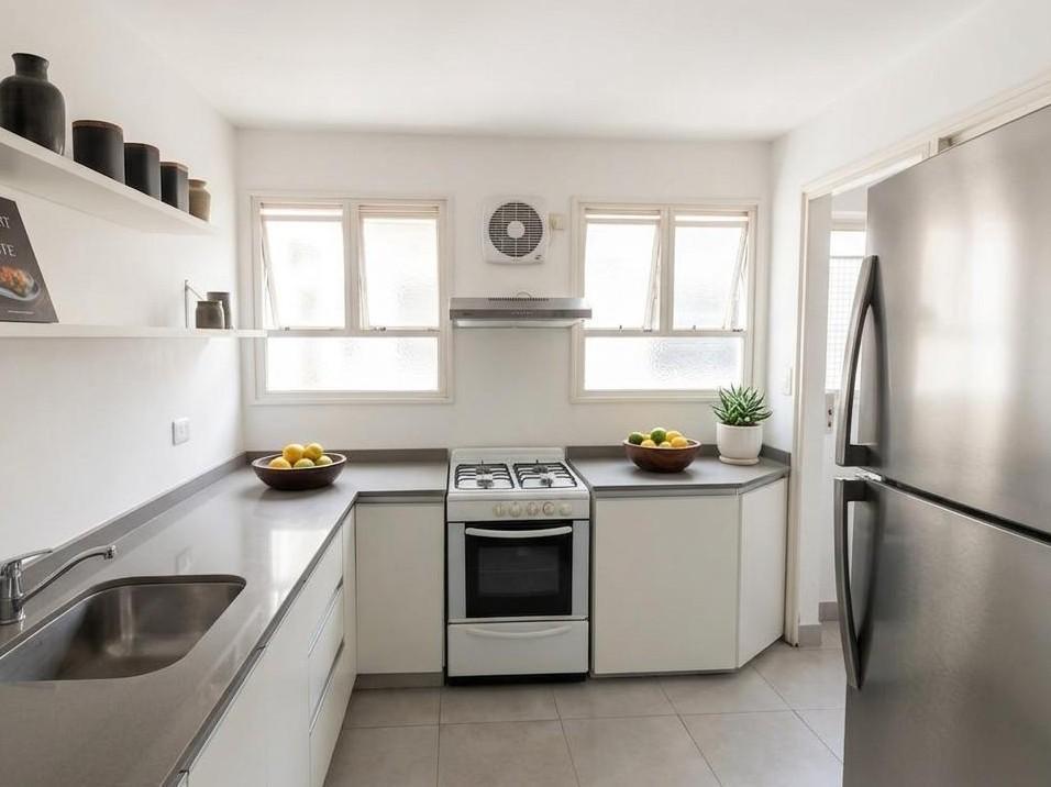 Foto de Venta departamento Recoleta: 2 dormitorios, cocina y dependencia reciclada, luminoso, imagen 3