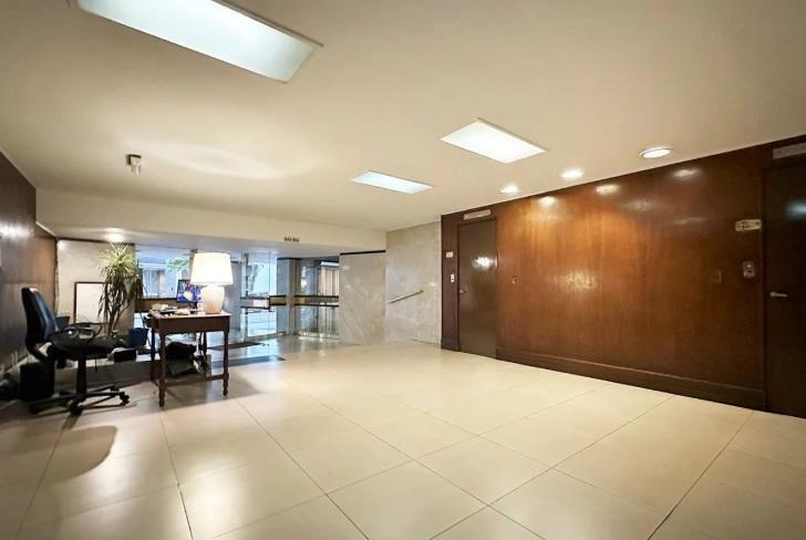 Foto de Venta departamento Recoleta: 2 dormitorios, cocina y dependencia reciclada, luminoso, imagen 1