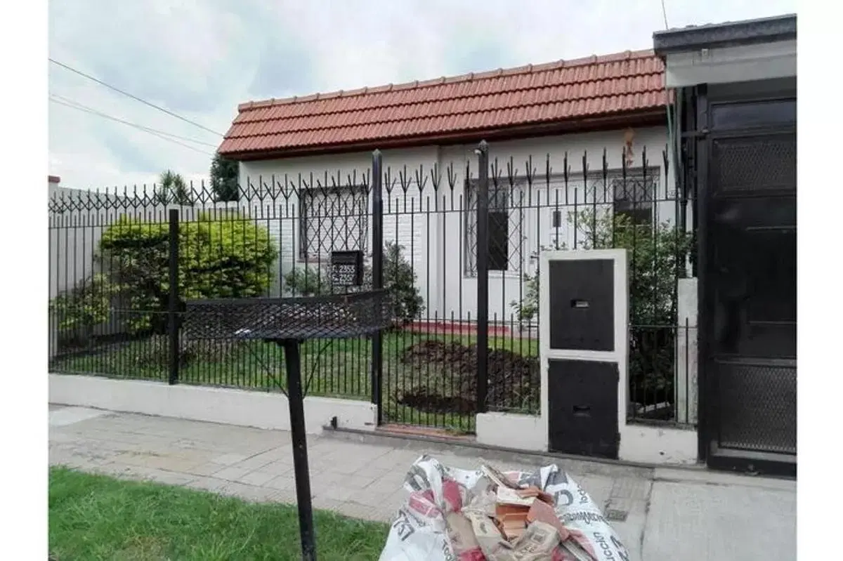PH en venta, 4 amb, con patio y jardín, V. Adelina ( San Isidro) 3