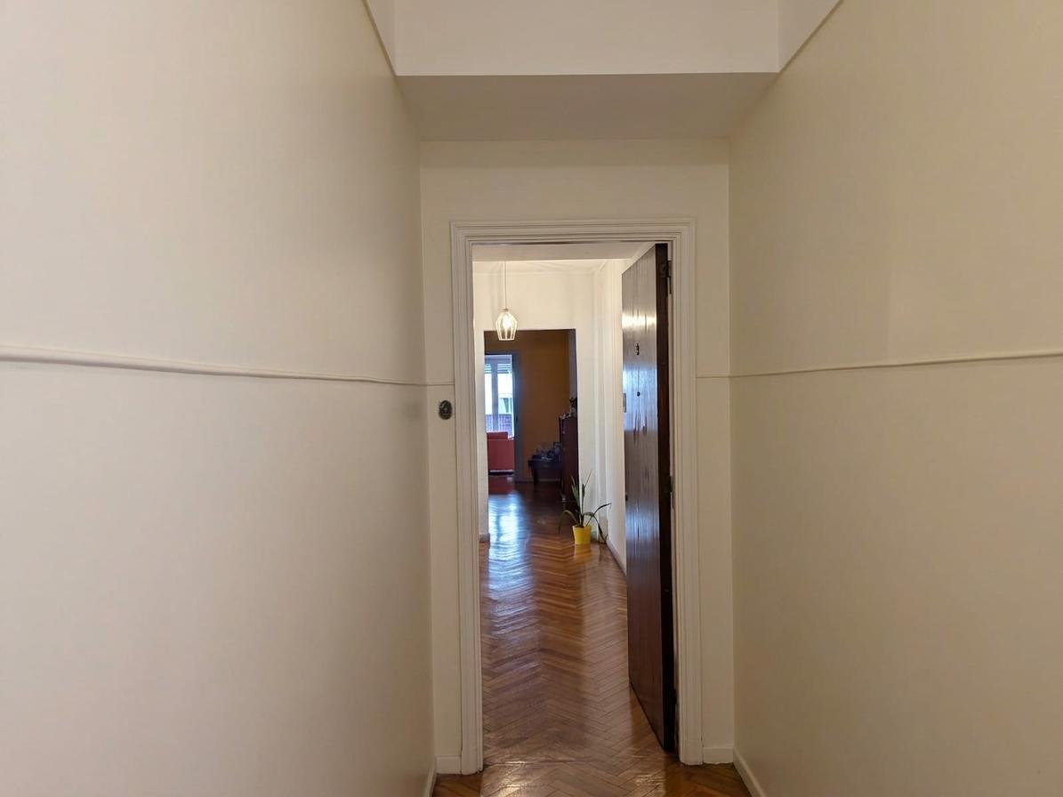 Foto de Departamento de 4 amb. con dependencia, amplio y luminoso, imagen 3