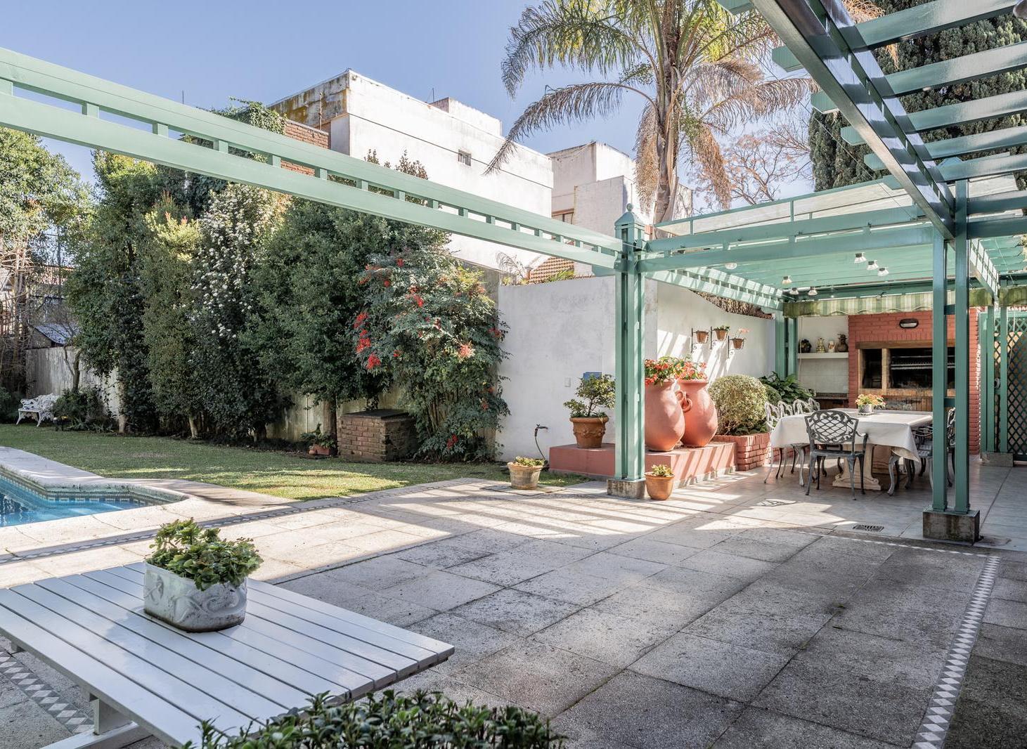 Foto de Venta Casa Florida Vicente Lopez 4 dormitorios jardín pileta parrilla, imagen 4