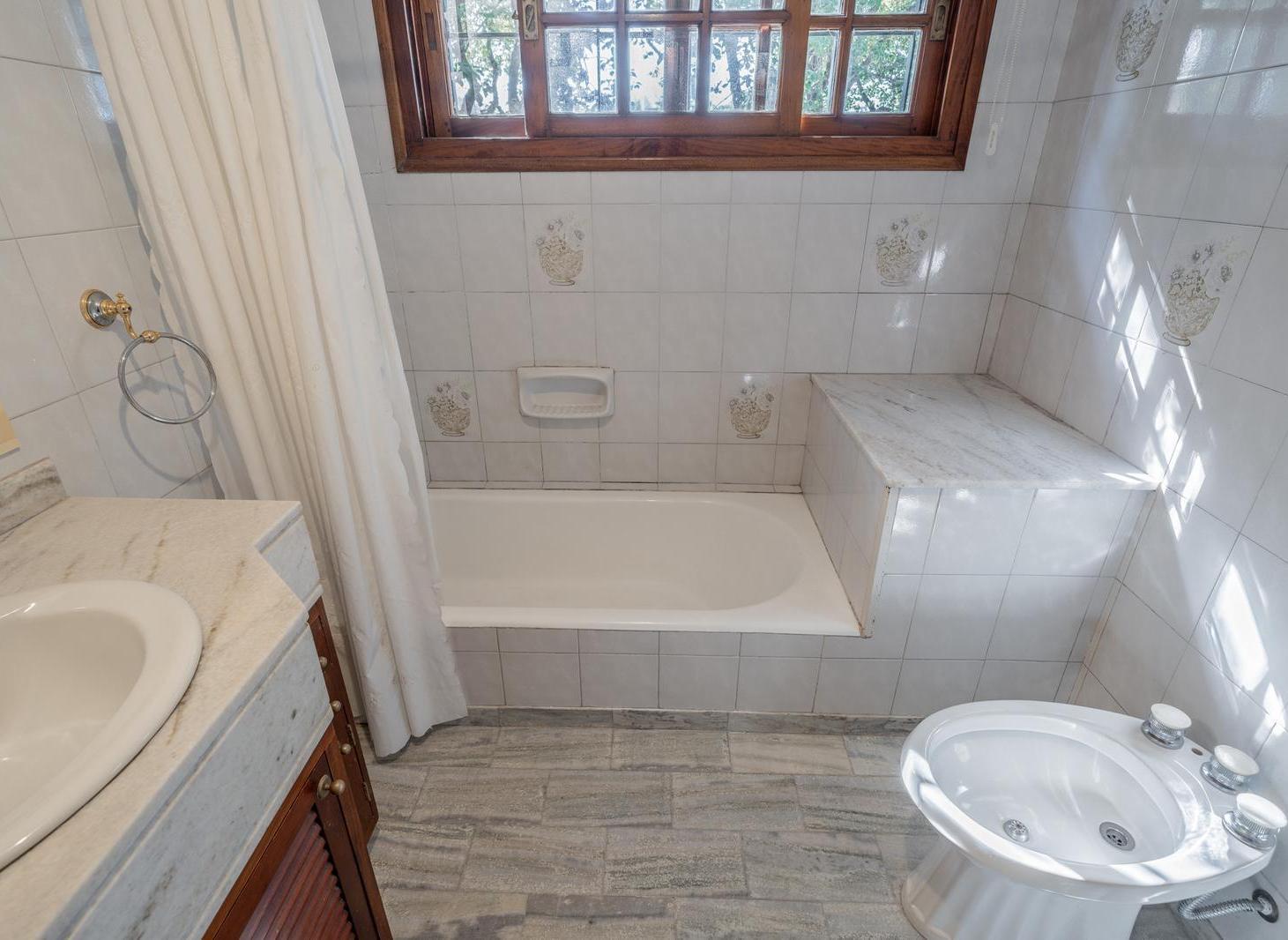 Foto de Venta Casa Florida Vicente Lopez 4 dormitorios jardín pileta parrilla, imagen 5