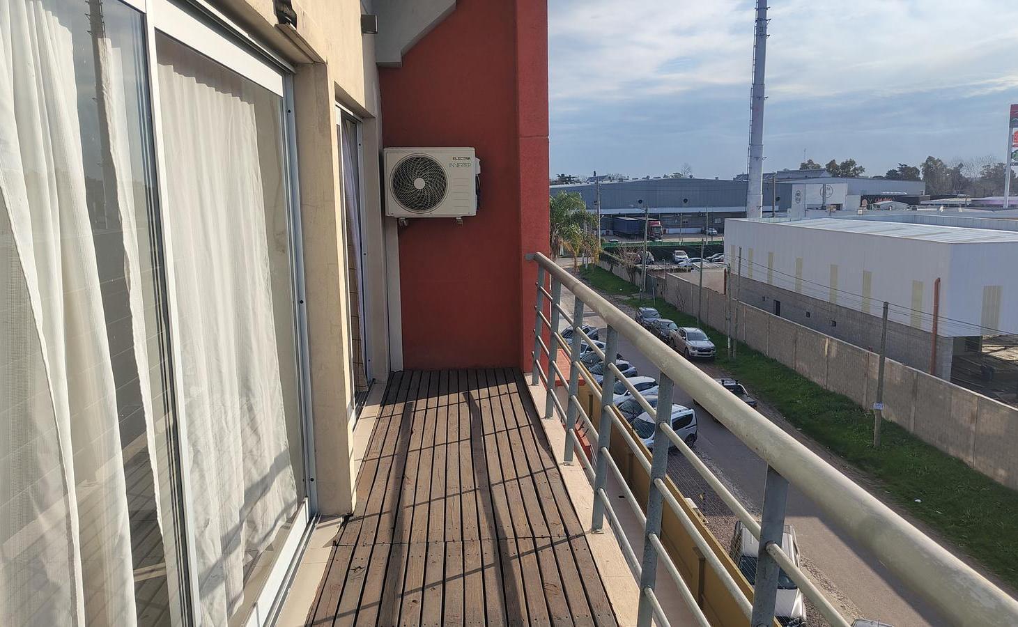 Foto de Departamento 2 ambientes - Baño completo - Balcón - Cochera - seguridad, imagen 3