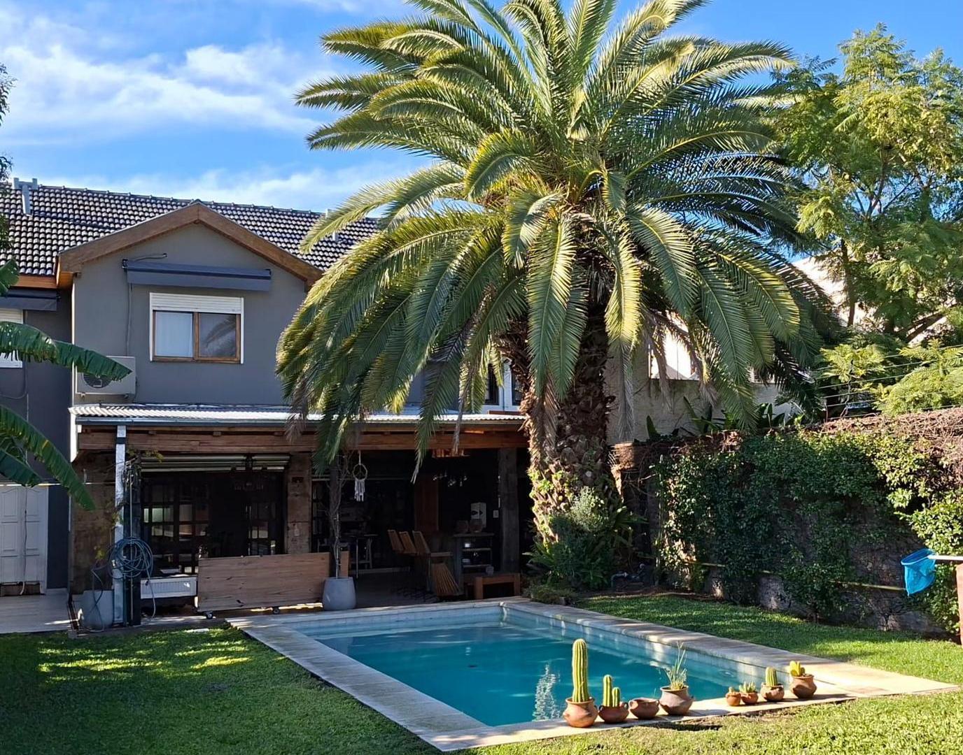 Casa en Venta de 6 Dormitorios Pileta, Jardin y Quincho - Cochera cubierta - Victoria