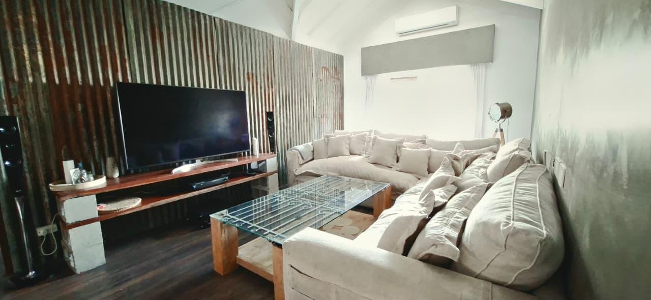 Foto de Casa en Venta de 6 Dormitorios Pileta, Jardin y Quincho - Cochera, imagen 3