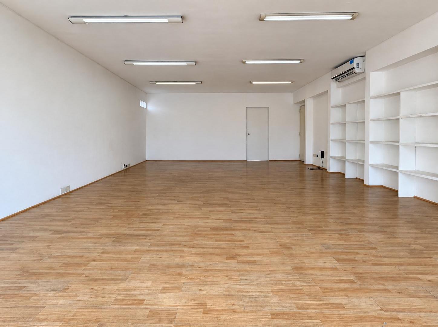 Foto de Oficina en alquiler 128 m² con cochera y planta libre – Núñez, imagen 2