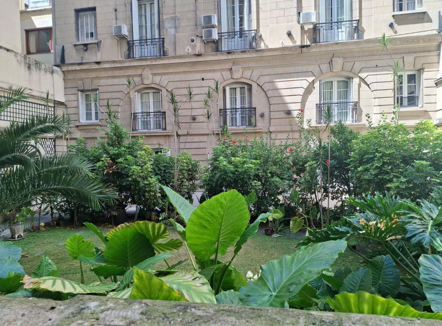 Foto de Venta departamento de Categoría Apto Profesional en Edificio, imagen 1
