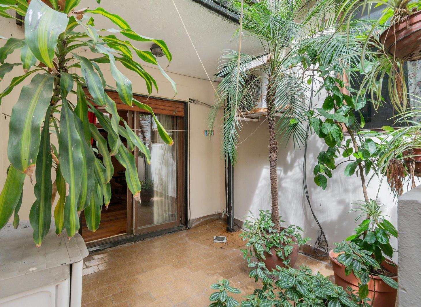 Foto de Departamento 4 ambientes más dependencia en venta con patios y baulera, imagen 1