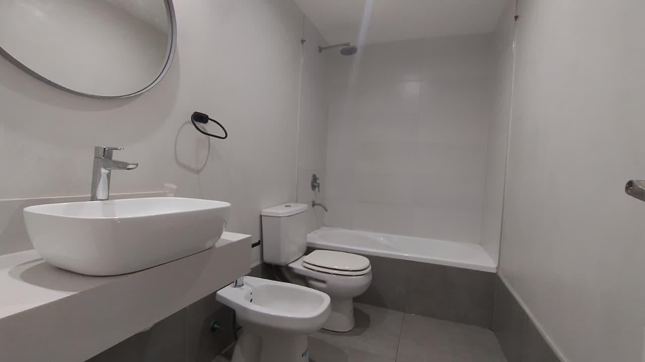 Foto de Departamento de 2 ambientes en alquiler con balcón y cochera en Olivos, imagen 4