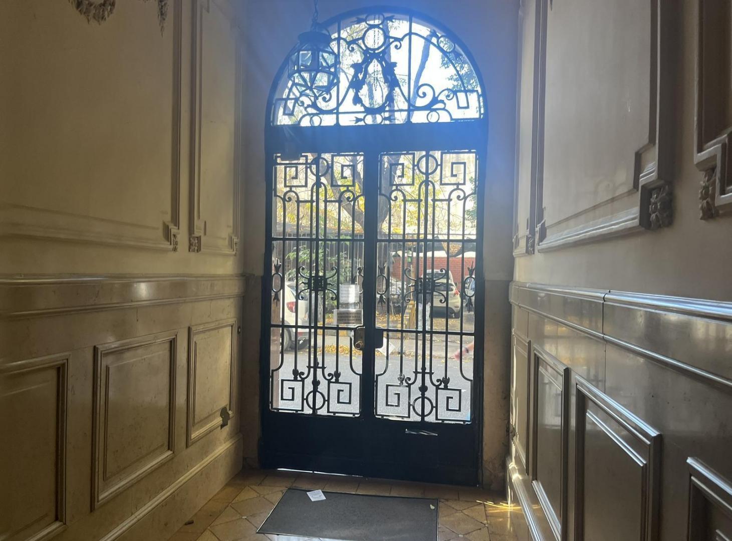 Foto de Departamento en Venta de estilo francés, 150 m² — Monserrat, imagen 2