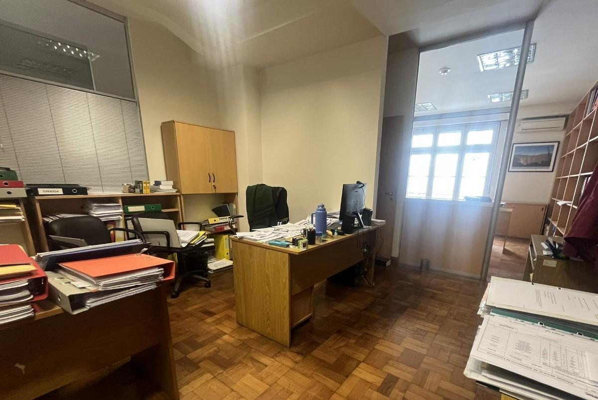 Foto de Oficina de Piso completo, con 14 Ambientes en Venta - Con Frente y, imagen 3
