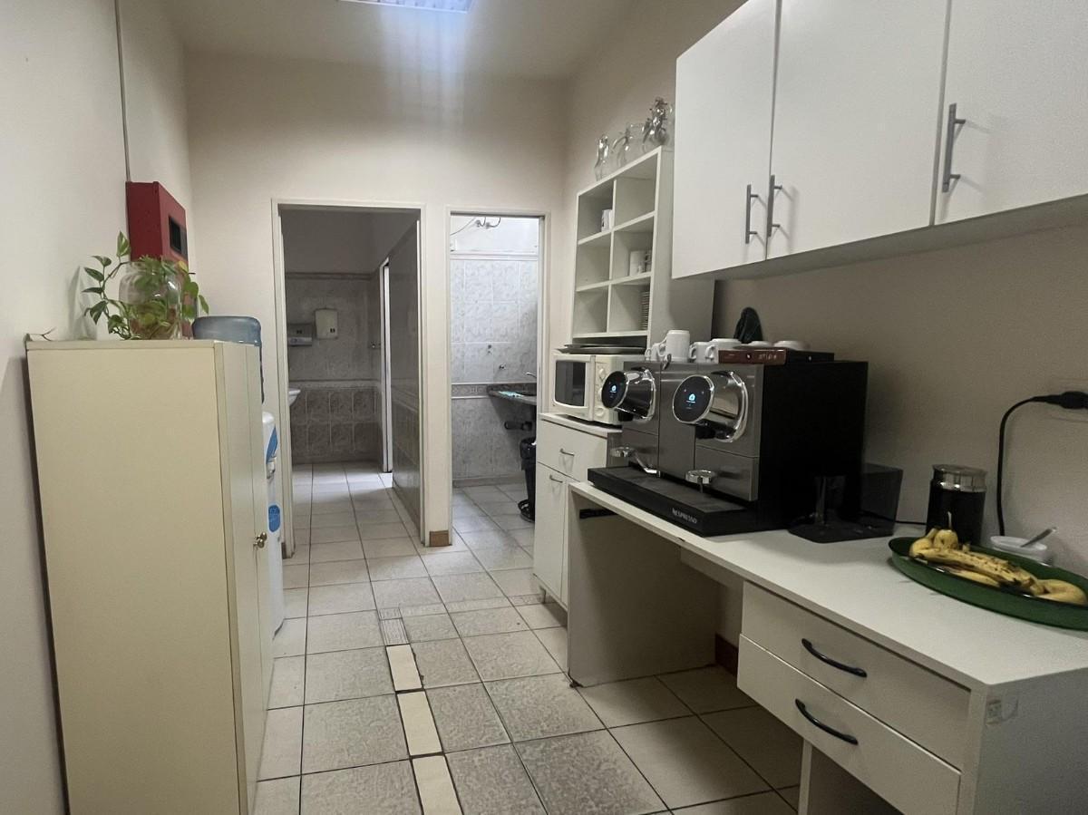 Foto de Oficina de Piso completo, con 14 Ambientes en Venta - Con Frente y, imagen 2
