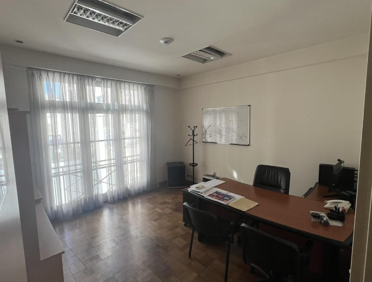 Foto de Oficina de Piso completo, con 14 Ambientes en Venta - Con Frente y, imagen 1