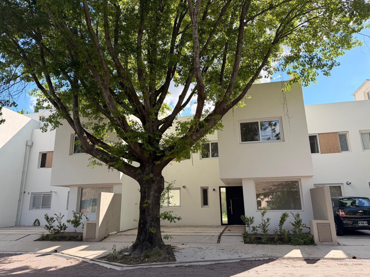 Foto de Venta de casa a estrenar de 5 ambientes en Las Lomas de San Isidro, en, imagen 1