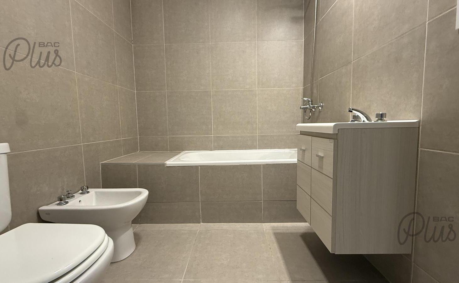 Foto de Alquiler | Casa | B° Maria Antonieta | 3 dormitorios Jardín, imagen 2