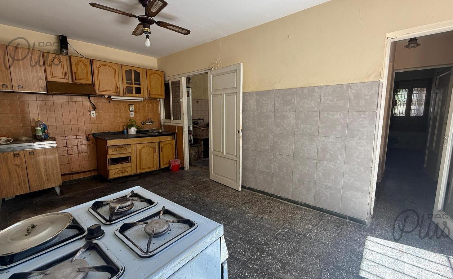 Foto de VENTA | CASA A RECICLAR | A 20 METROS DE BELTRÁN, imagen 4