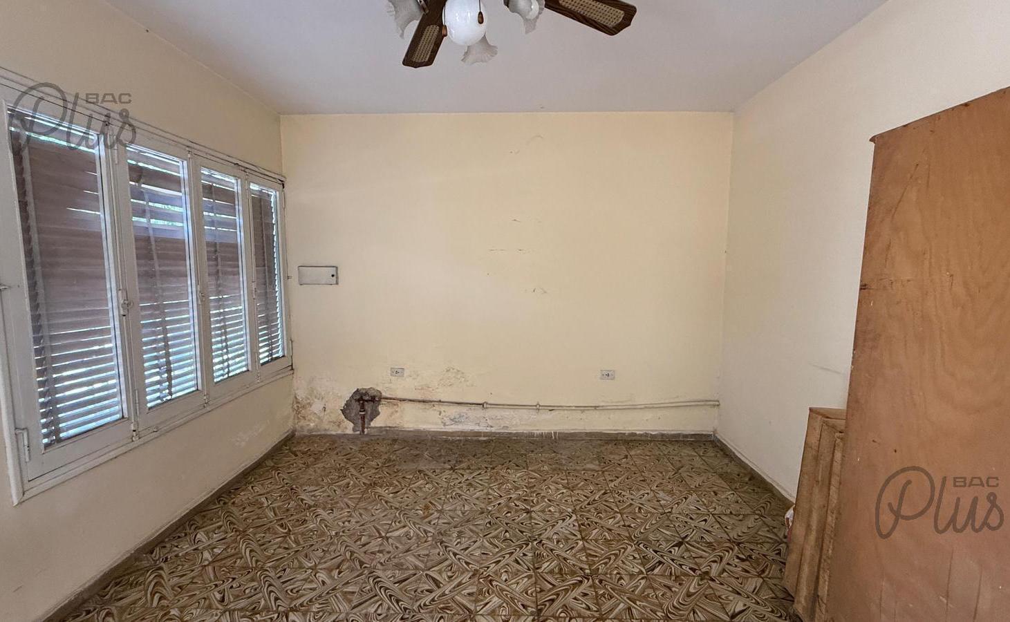 Foto de VENTA | CASA A RECICLAR | A 20 METROS DE BELTRÁN, imagen 1
