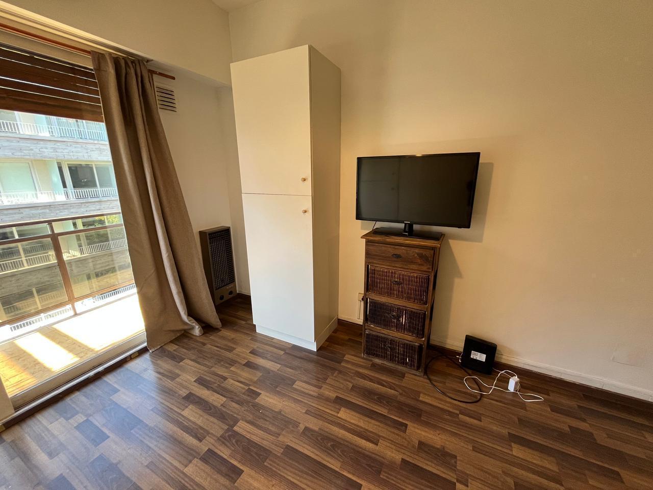 Belgrano C – Monoambiente luminoso con amplio balcón y opción amoblado