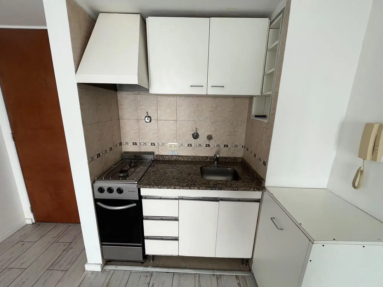 Núñez – Monoambiente apto profesional en piso alto con balcón y bajas expensas sobre Av. Cabildo 5