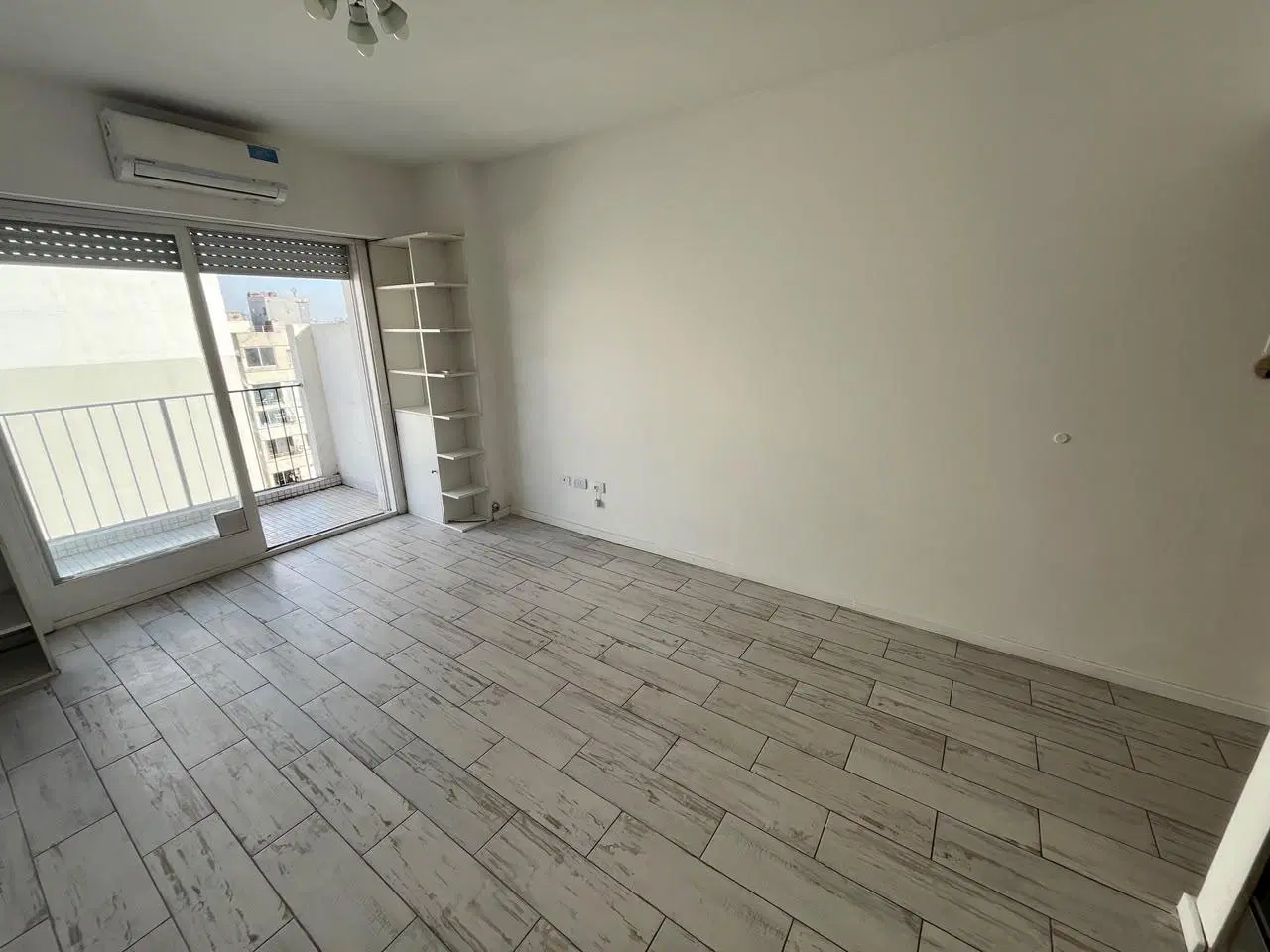Núñez – Monoambiente apto profesional en piso alto con balcón y bajas expensas sobre Av. Cabildo 2