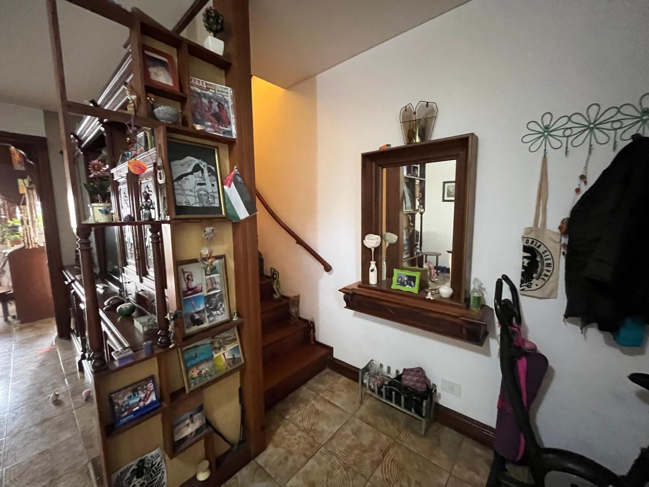 Foto de Villa Urquiza – Casa de 2 plantas con lote propio, jardín y quincho, imagen 2