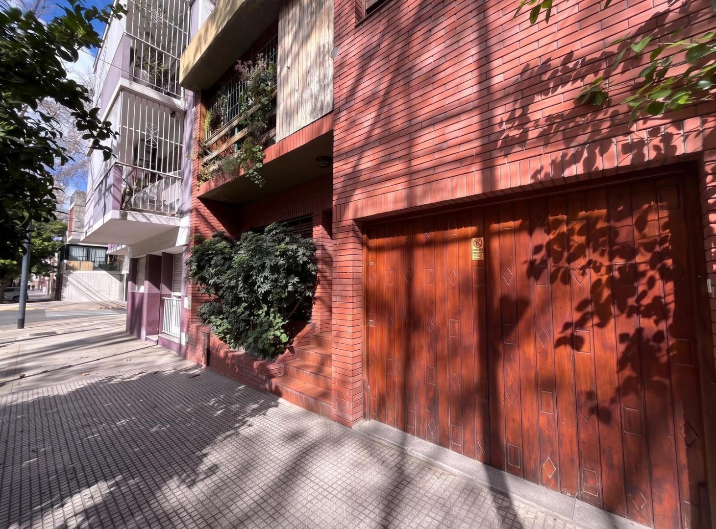 Foto de Villa Urquiza – Casa de 2 plantas con lote propio, jardín y quincho, imagen 3