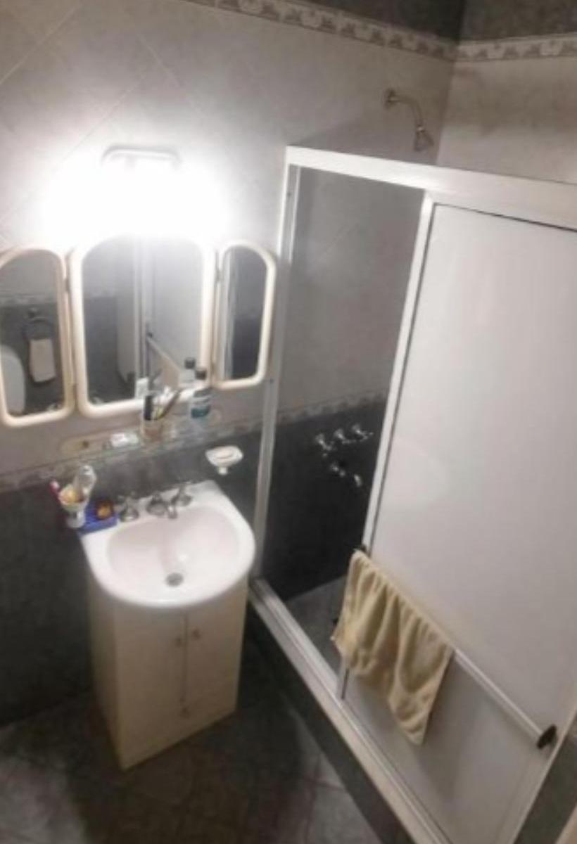 Venta Casa 5 Ambientes con Parque en Excelente Ubicacion No Es Apto Credito 2