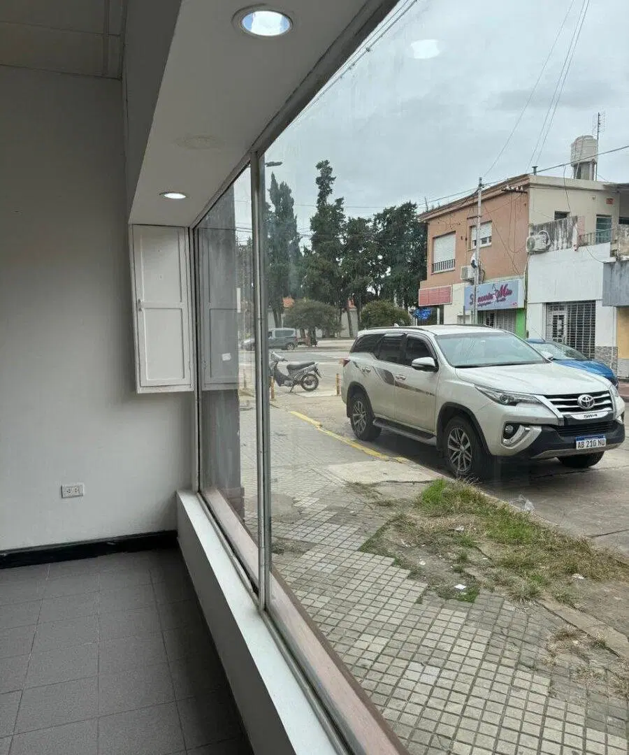 LOCAL COMERCIAL: ARTIGAS 630, SAN LORENZO. 4