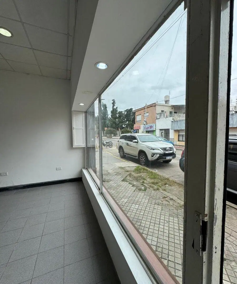 LOCAL COMERCIAL: ARTIGAS 630, SAN LORENZO. 3
