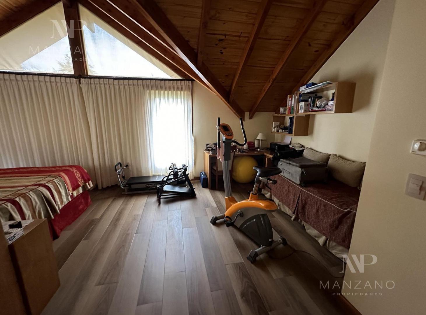 Foto de Venta Casa 250 m2 -3 hab -con Terreno 2310 m2 Paseo del Ciprés - Villa, imagen 3