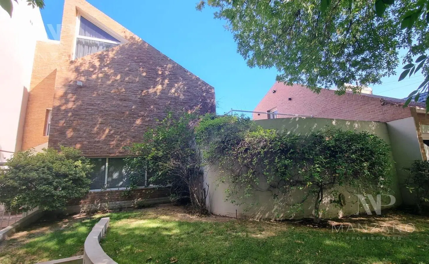 VENTA casa 3 dormitorios 240 m2 B° Capellán Cipolletti 3