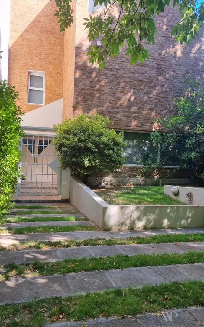 VENTA casa 3 dormitorios 240 m2 B° Capellán Cipolletti 2