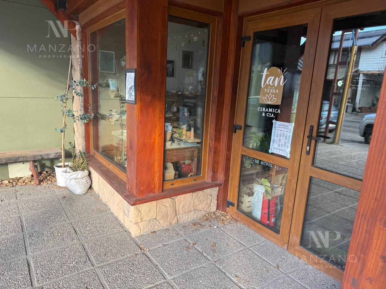 Foto de Alquiler comercial Local 40 m2 a la Calle Centro Villa la Angostura, imagen 1