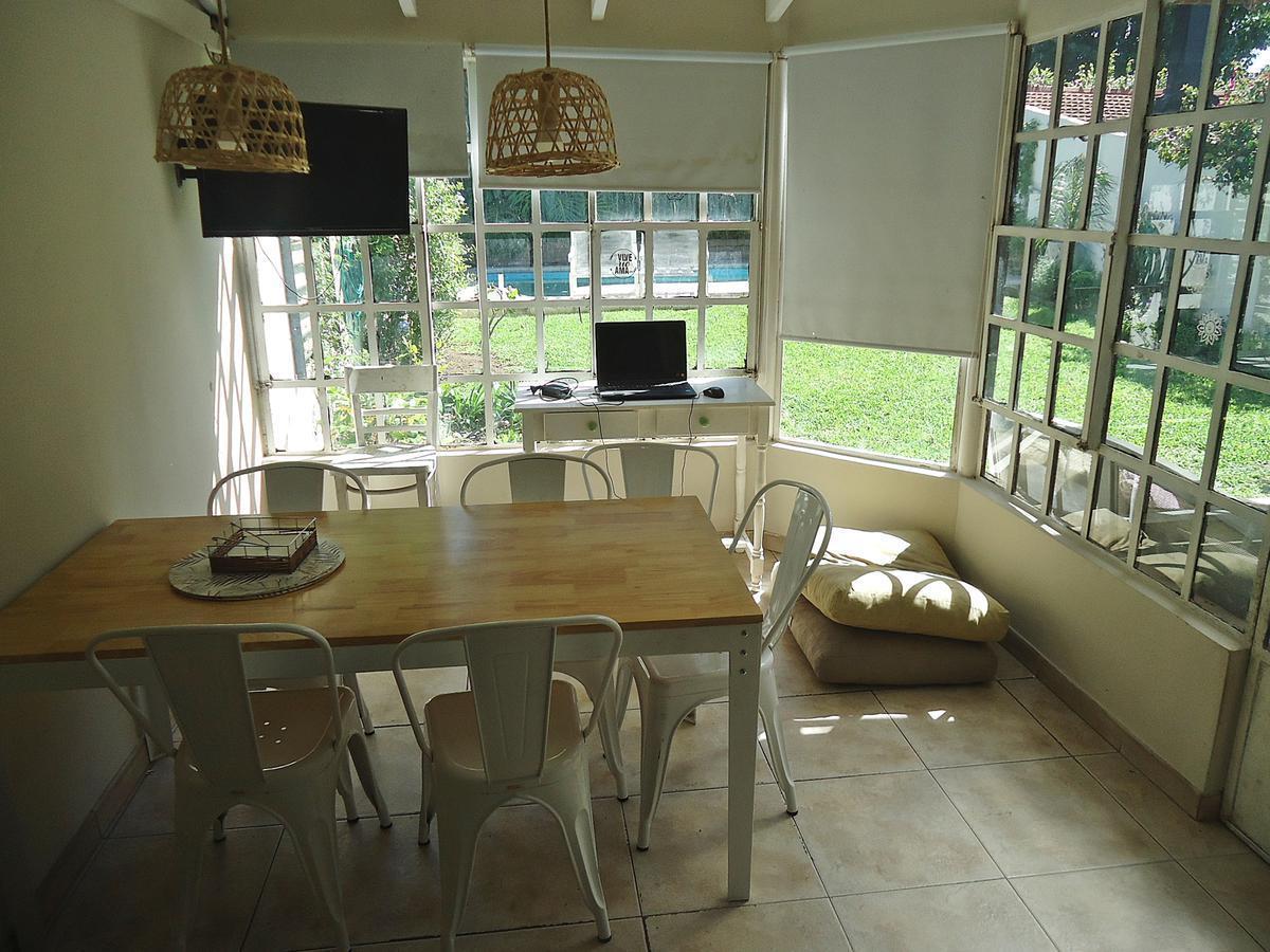 Imponente Casa 7 Amb con Jardín y Piscina en Yrigoyen y Rosetti, Florida Este 2