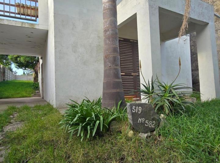 VENTA BUENA CASA CON PARRILLA Y COCHERA A CINCO CUADRAS DEL MAR EN QUEQUÉN 5