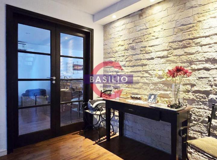 VENTA EXCELENTE CASA DE 6 AMBIENTES CON JARDÍN, QUINCHO, PILETA Y PARRILLA  FLORIDA ESTE 5