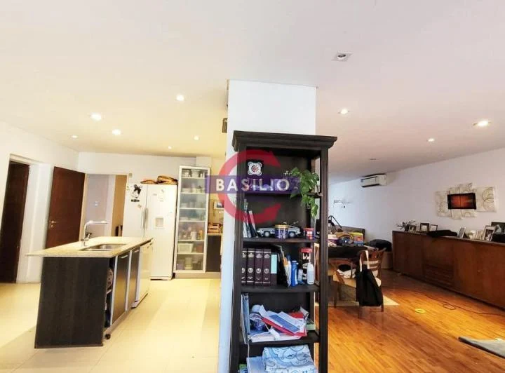 VENTA EXCELENTE CASA DE 6 AMBIENTES CON JARDÍN, QUINCHO, PILETA Y PARRILLA  FLORIDA ESTE 5