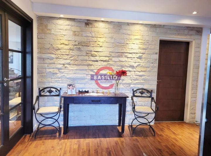 VENTA EXCELENTE CASA DE 6 AMBIENTES CON JARDÍN, QUINCHO, PILETA Y PARRILLA  FLORIDA ESTE 4