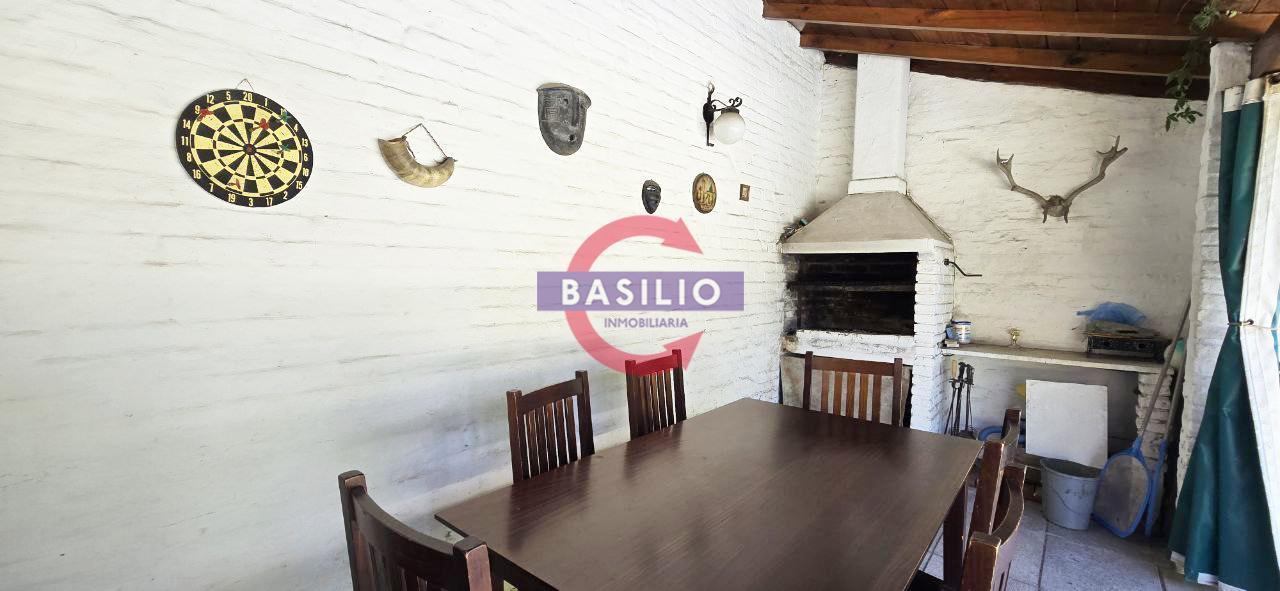 VENTA CASA 4 AMBIENTES CON JARDÍN, PILETA, QUINCHO Y COCHERA – MARTÍNEZ