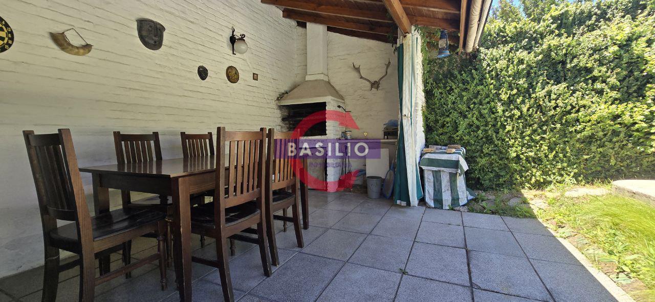 VENTA CASA 4 AMBIENTES CON JARDÍN, PILETA, QUINCHO Y COCHERA – MARTÍNEZ